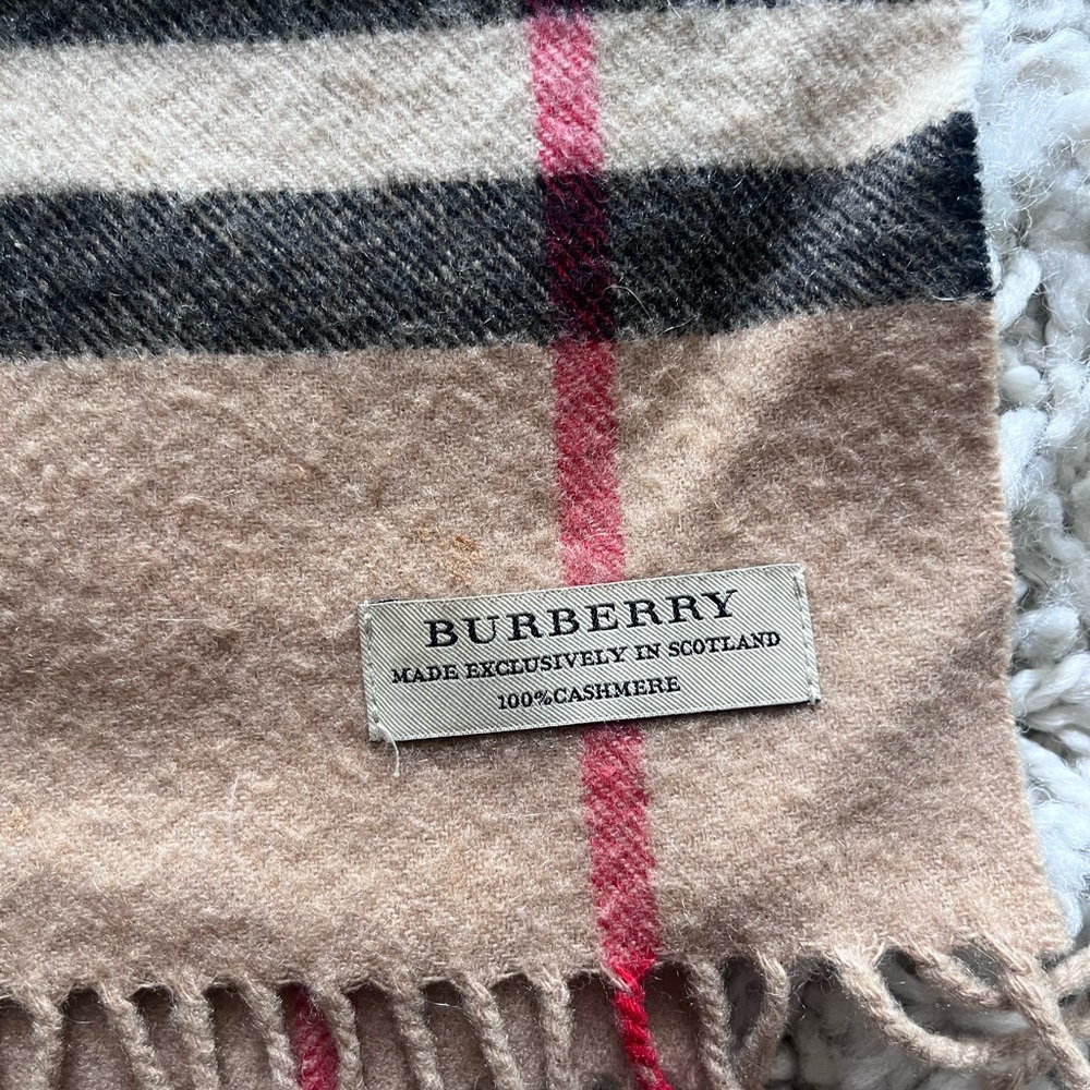 Burberry Classic Check Cashmere Scarf in Beige and Black
